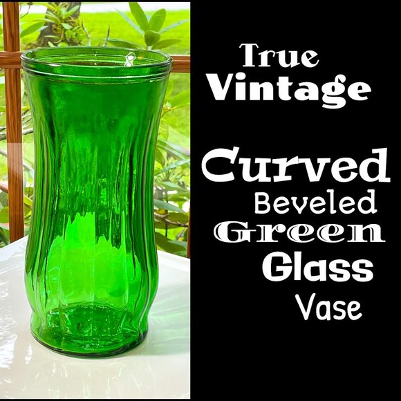 ▪️VTG▪️Curved Beveled Green Glass Vase